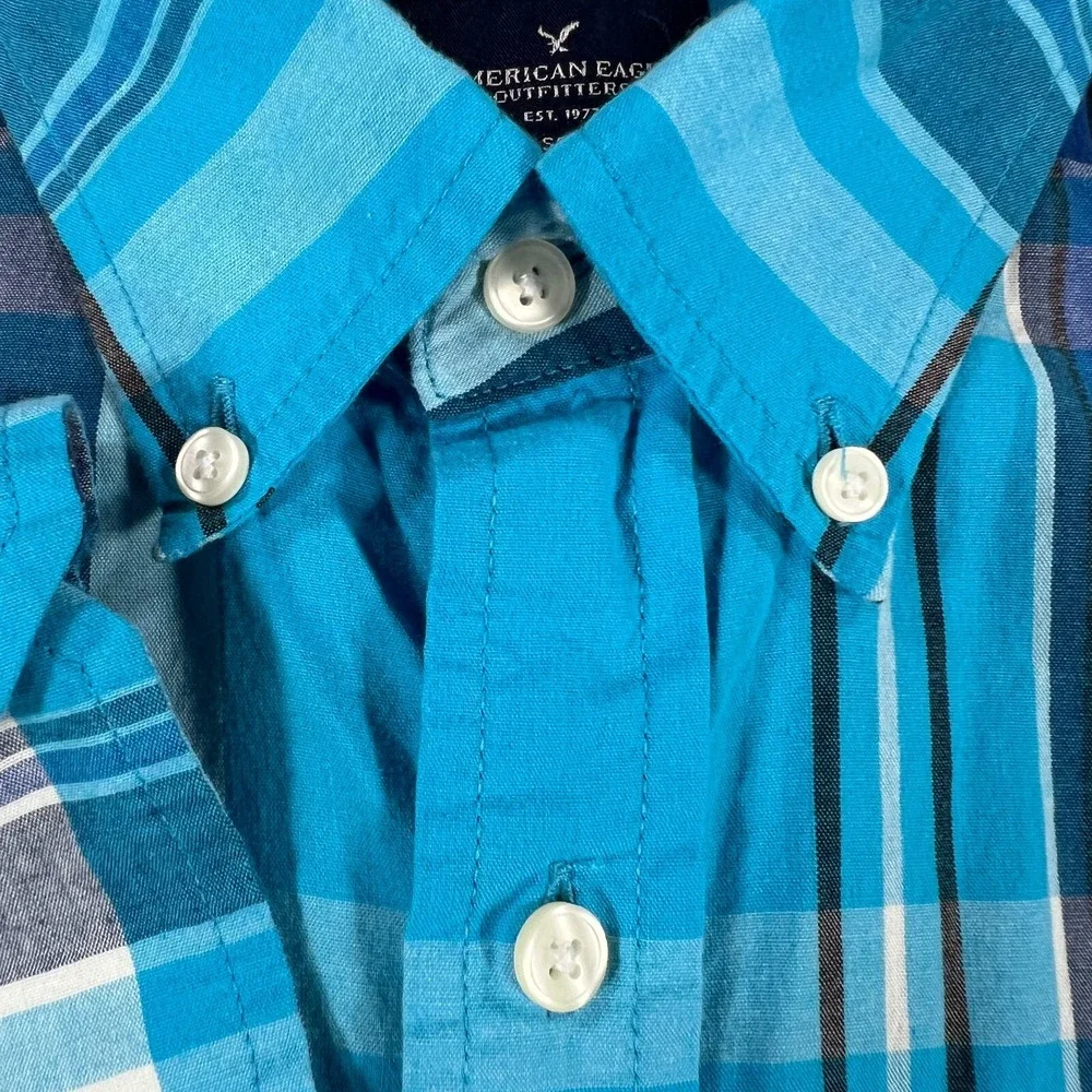 American Eagle Mens Shirt Medium Blue Plaid Long Sleeve Button Down Classic Fit